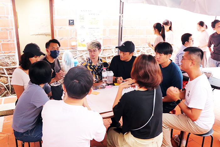 臺灣教育協會辦理青年好政Let's Talk活動，聚合一群青年共同探討金門的居住正義議題。（臺灣教育協會提供）