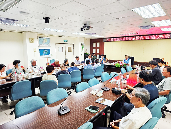 金門縣文化局日前在烈嶼鄉公所二樓會議室,召開上林林信屏洋樓修復及再利用地方說明會。(金門縣文化局提供)