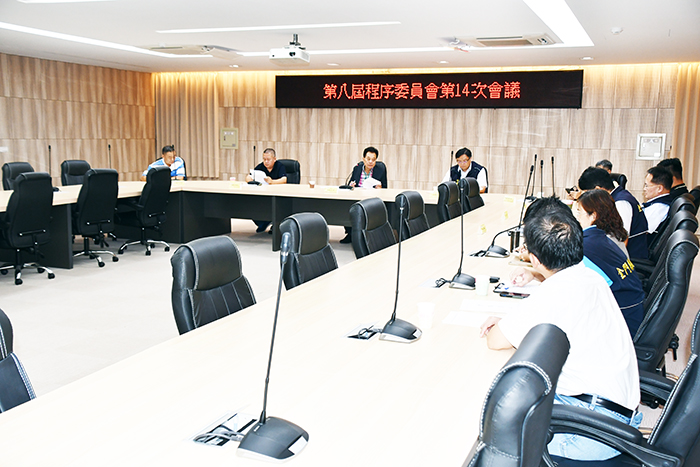 金門縣議長洪允典昨主持議會第八屆程序委員會第十四次會議。（楊水詠攝）