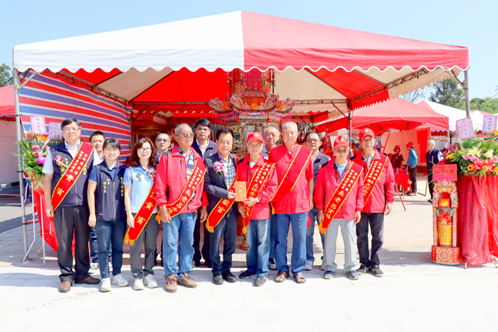 議長洪允典昨至西埔妙香寺參拜祈福。（議會提供）