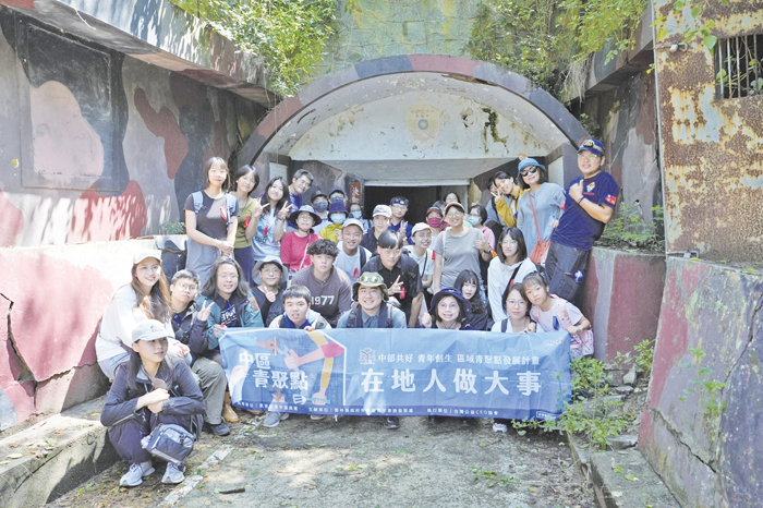 忽悠旅社也與其他團隊合作,讓更多人認識金門獨特戰地資產,讓更多青年明白金門獨有的文化寶藏。(圖源:忽悠旅社提供)
