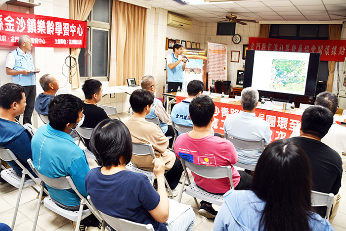 金門縣長陳福海昨晚主持金沙鎮沙青路(勇士堡圓環至青嶼)道路拓寬工程第二次公聽會和聽取各方意見做政策推動參考。(楊水詠攝)