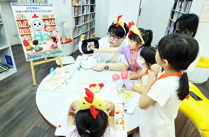 國立金門大學華語文學系和金門縣文化局合作舉辦「小小愛書人」閱讀闖關活動，以創新方式向3至6歲幼兒推廣閱讀。（金門縣文化局、金大提供）