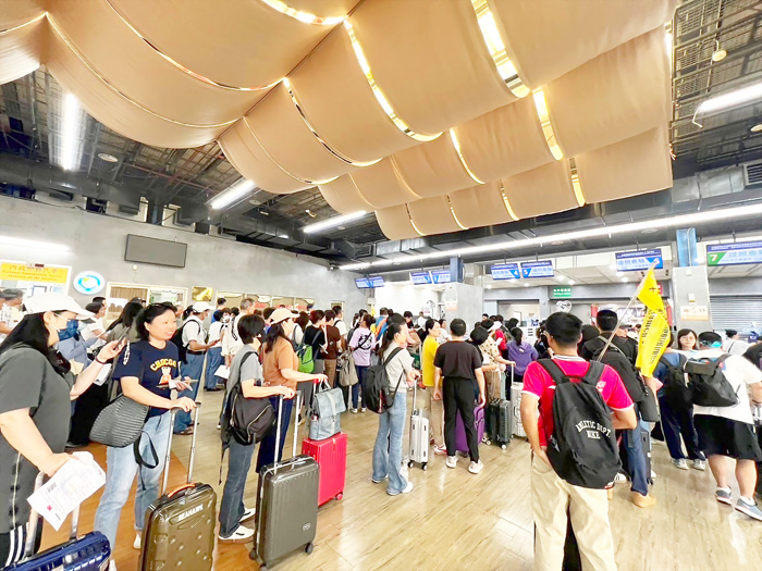 113年經金廈(泉)小三通往來兩岸人次,至10月30日已正式突破一百萬人次。(縣府觀光處提供)