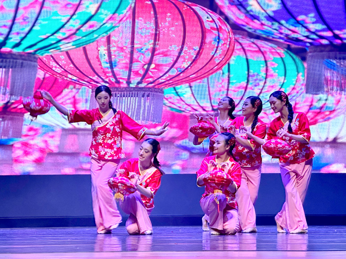 美江舞蹈團於金門縣文化局演藝廳登場演出。（李增汪攝）