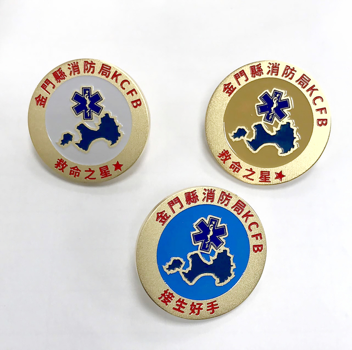 生命之星及接生好手榮譽胸章樣式。
（消防局提供）