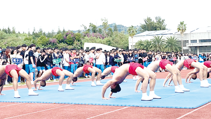 兩棲蛙人戰技表演。（陳麗妤攝）