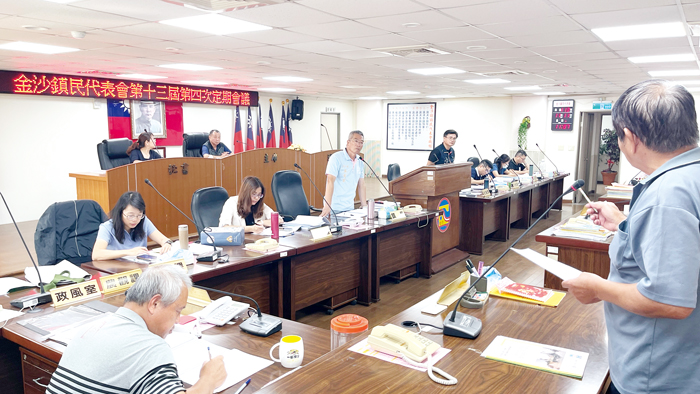 金沙鎮民代表會召開第十三屆第四次定期會，11日進行鎮政總質詢。（陳麗妤攝）