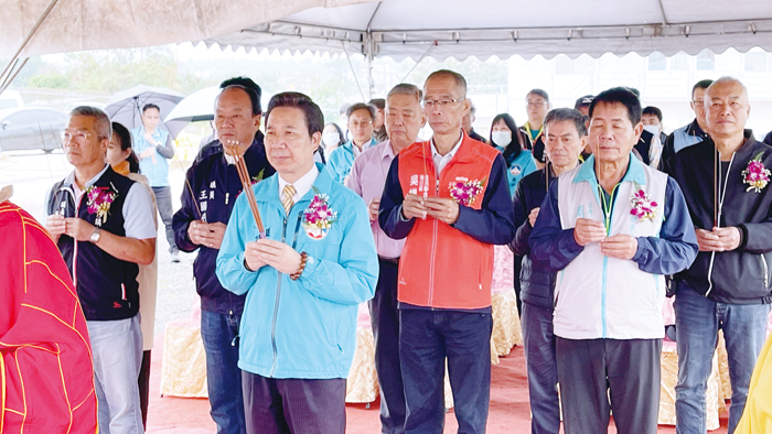 金沙國小地下停車場暨金東全民運動館興建工程,昨舉辦開工祝禱典禮,由縣長陳福海主持,陳福海表示,此案對於金沙發展至關重要且刻不容緩。(陳麗妤攝)