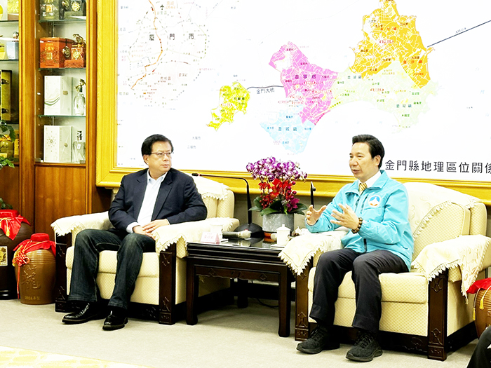 農業部政務次長黃昭欽(左)一行人昨日拜會金門縣長陳福海,雙方商討金門農漁業發展等相關議題。
(陳冠霖攝)