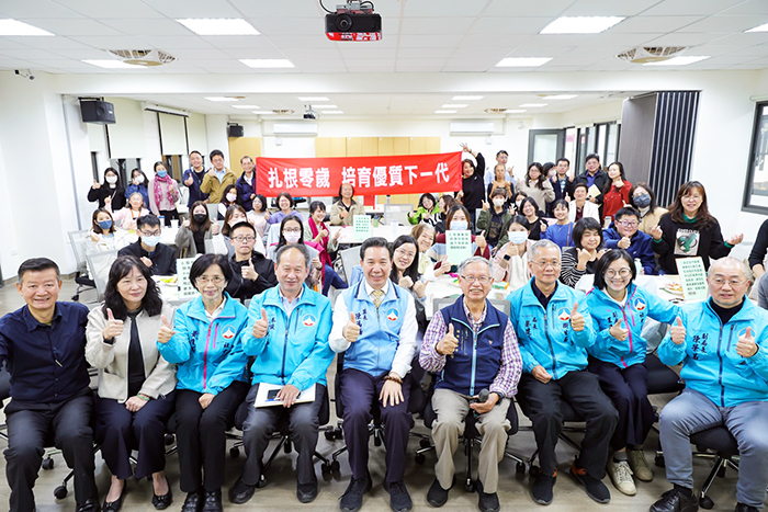 金門扎根零歲教育共識營與會人員於會後合影。(薛子軒攝)
