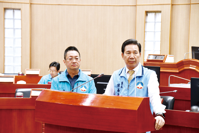 縣長陳福海在議會專案報告備詢。(楊水詠攝)