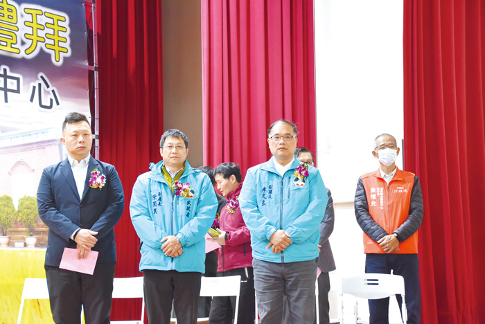 財團法人金門基督教會為慶祝聖誕暨建堂百週年,除了在12月21日晚間於金門縣文化局演藝廳舉辦感恩音樂會,並於昨(22)日上午在中正國小舉辦建堂百週年感恩禮拜活動。(李增汪攝)