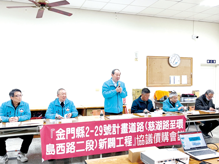 「金門縣2-29號計畫道路(慈湖路至環島西路二段)新闢工程」協議價購說明會於湖埔村辦公處舉行。(高凡淳攝)