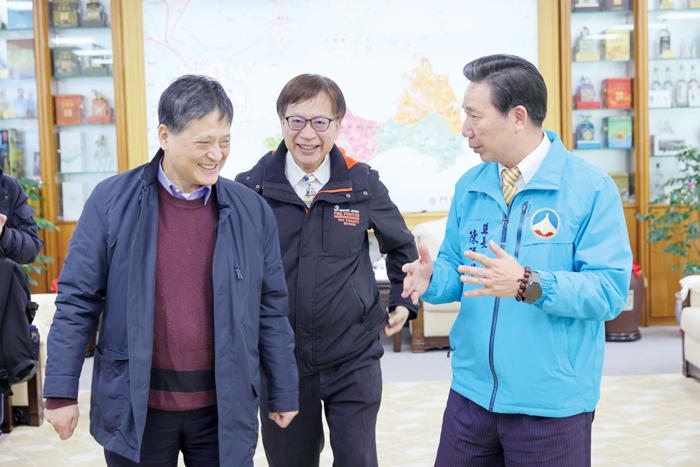 監察委員賴振昌、林郁容拜會縣長陳福海,雙方並就地方發展需求交換意見。(薛子軒攝)