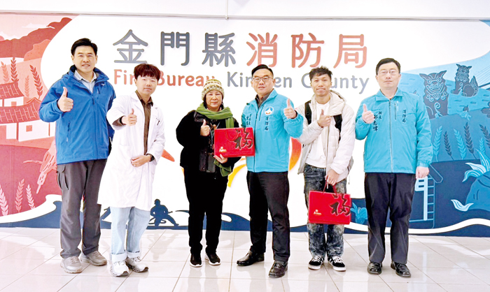 唐麗輝議員與醫療指導醫師新年前夕拜會消防局。（消防局提供）