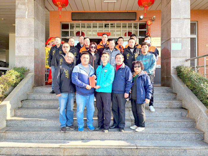 金城鎮公所春節勞軍，感謝轄區內軍警消人員。（許峻魁攝）