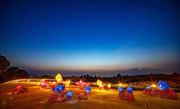 134高地暗空園區的「織構岩景」,不僅可以欣賞作品,還能觀星、觀景,體驗金門難得的暗空之美。(翻攝金門觀光旅遊網)