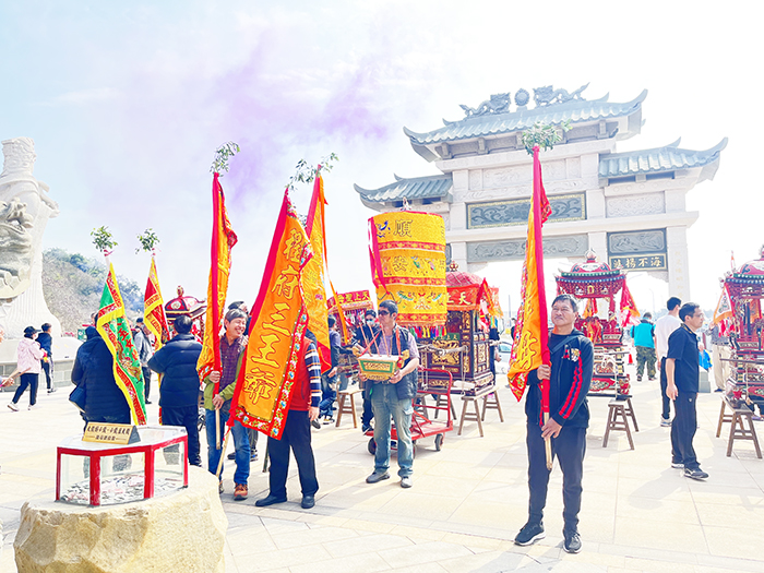 烈嶼各聚落廟宇的農曆春節「刈香」巡安,是烈嶼鄉宗教和民間信仰的一大特色,巡安陣頭增添廟慶熱鬧氣氛。
(本報資料照)