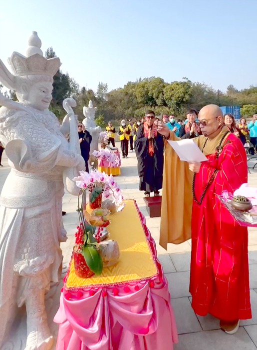 陽翟福慧寺完成四大天王聖像安座開光,並授證給護法會九十餘位成員。(福慧寺提供/陳麗妤攝)
