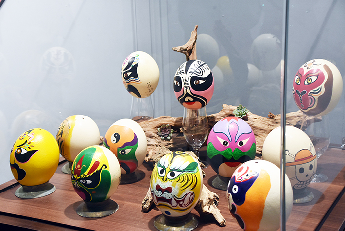 「水墨喜春—2025兩岸三地水墨畫交流展」暨「賞心悅睦三人聯合個展—獻給顏兆睦女士」聯合開幕,昨日上午在金門縣文化局舉行,現場佳賓雲集,共襄欣賞多元藝術饗宴。(李增汪攝)