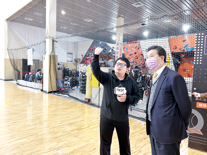 金門縣長陳福海與副縣長李文良前往新北市永和國民運動中心參訪。（縣府提供）