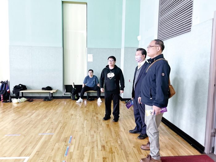 金門縣長陳福海與副縣長李文良前往新北市永和國民運動中心參訪。（縣府提供）