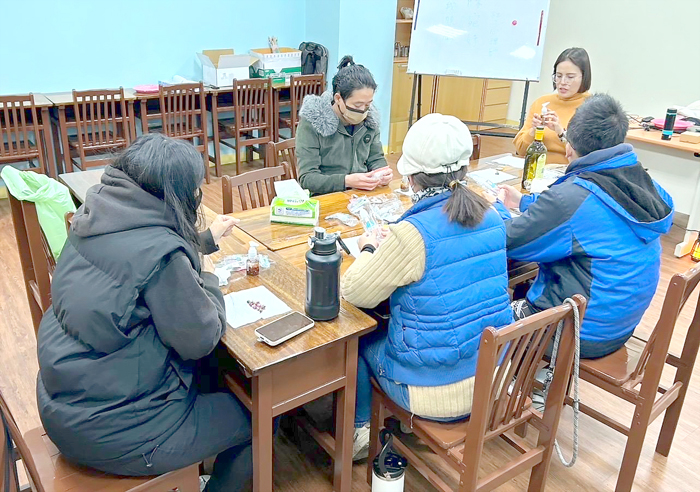金門家扶兒童啟力方案,伴親子學習成長。(金門家扶中心提供)