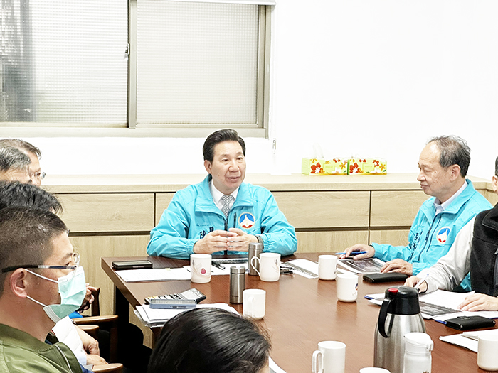 縣長陳福海與相關單位討論「將軍酒窖」計畫事宜。(陳冠霖攝)