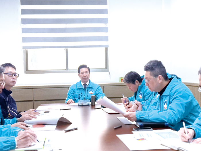 金門縣長陳福海近日邀集相關單位,共同召開「金門縣烈嶼鄉旅服轉運中心暨大橋展示館新建工程」研商討論會議。(陳冠霖攝)