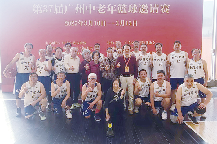 全體球員於比賽中賣力拼戰,榮獲亞軍、季軍,賽後並於會場中合照。(洪志合提供)