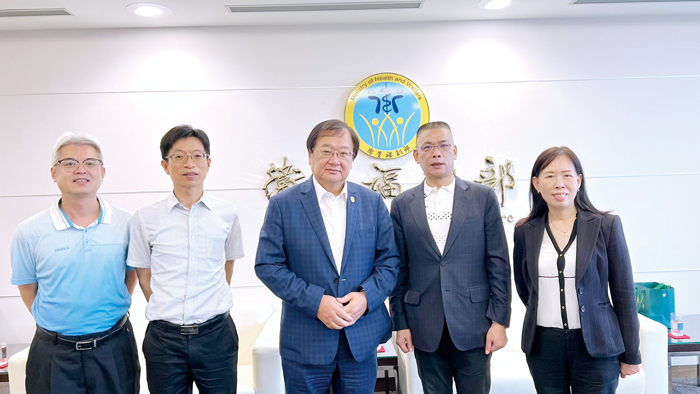 議員蔡其雍爭取金門醫院添購高階256切電腦斷層掃描儀。(議員蔡其雍辦公室提供)