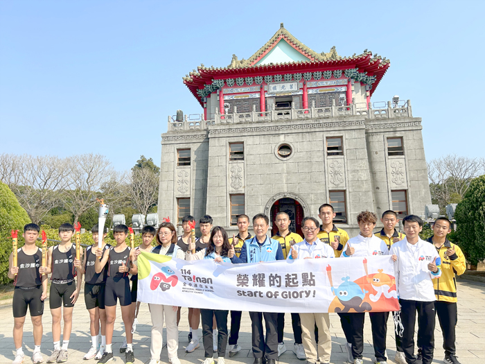 台南市、金門縣聖火隊合影。(許加泰攝)