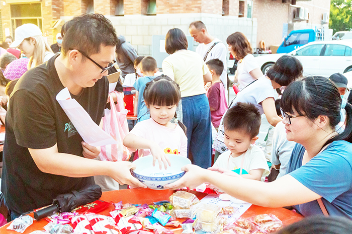 金門縣政府觀光處為搶攻兩岸三地旅遊市場,陸續辦理「金門親子嘉年華」、「金門中秋博狀元餅」、「金門老兵召集令」、「國際海洋藝術季」等年度大型觀光活動。(觀光處提供)