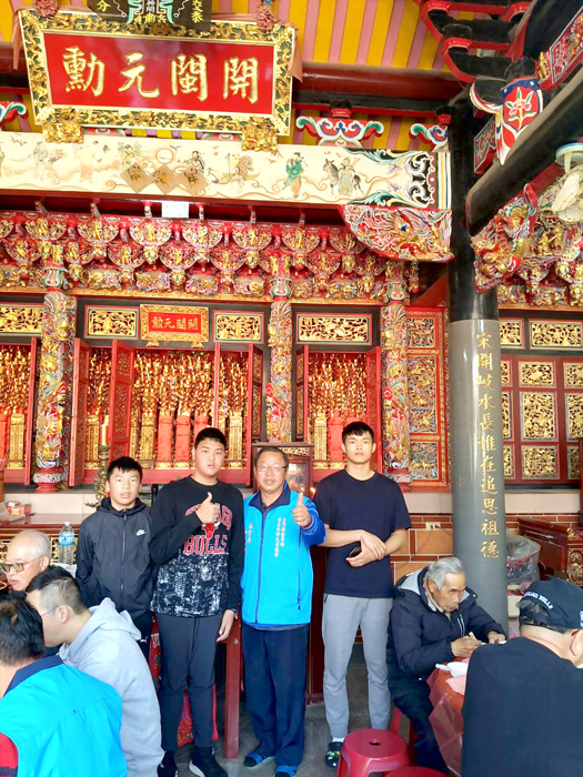 安岐許氏家廟清明日祭祖、吃頭，16歲「成丁」到家廟「入丁」吃頭，傳承「慎終追遠」習俗。（許加泰攝）
