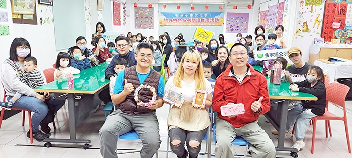 石蚵文化季系列活動推出親子手作課程。
(呂肇中攝)