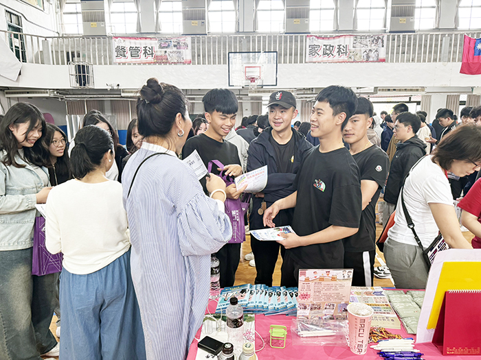 技專校院暨就業博覽會現場實況。（金門農工提供）