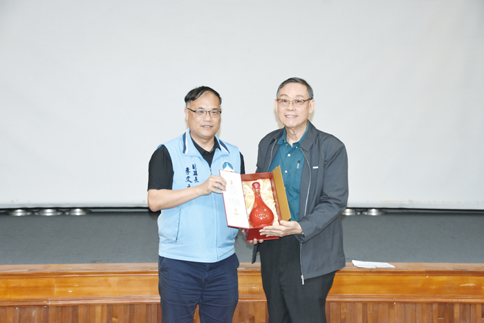 菲律賓金門同鄉會抵金拜會縣府,副縣長李文良代表縣長陳福海接待歡迎。(莊煥寧攝)