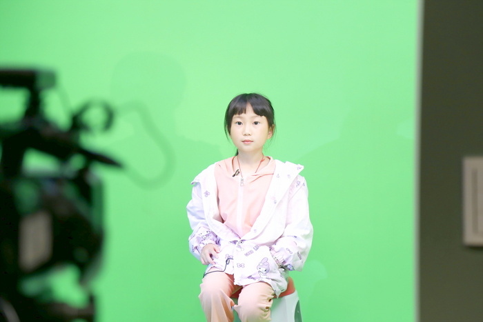 銘傳大學金門分部首次國小遊戲開箱營課程,透過有趣的「遊戲實況」、「開箱體驗」課程,讓每位與會學子從玩中學,練習口條也培養表達及邏輯思維能力。(銘傳金門分部提供)