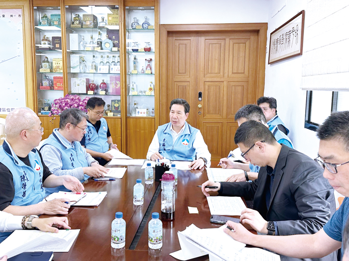 縣長陳福海邀集相關單位召開第六期離島建設基金補助計畫專案檢討會議。(李映蓉攝)