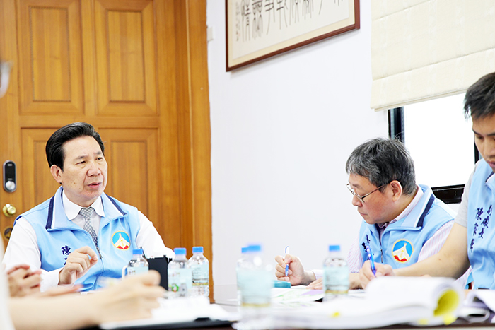 縣長陳福海邀集相關單位討論「金門大學周邊農村聚落開發工程」規劃成果。
(薛子軒攝)