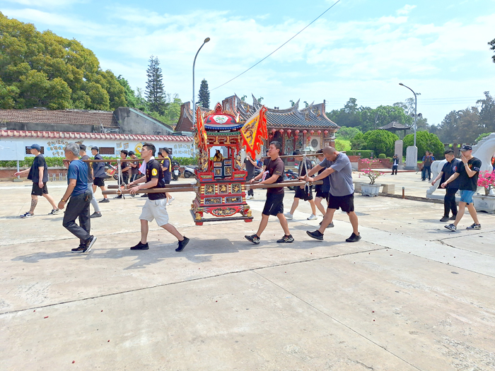 迎請恩主公駕臨金城鎮城隍廟。(蔡麗玉攝)