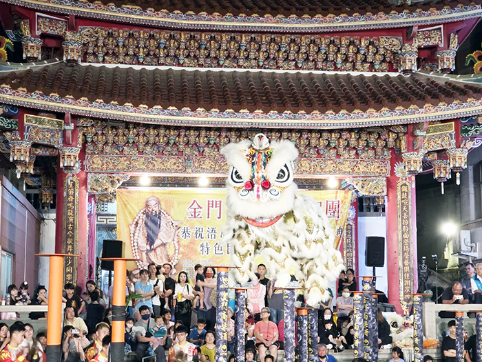台灣培德體育會高樁表演,獲得滿堂喝彩。
(許峻魁攝)