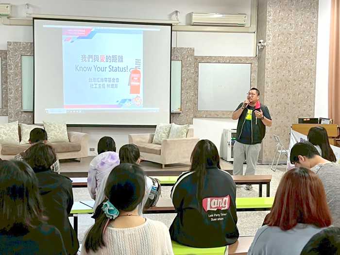 金門大學攜手衛生局辦理「健康校園.防疫同行」講座與行動篩檢活動。(金大提供)