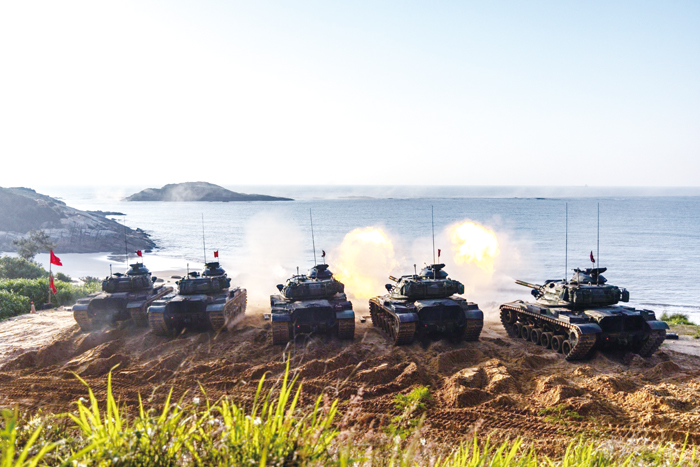 陸軍金門防衛指揮部昨日實施「第2季太武操演」,運用防區建制武器,實施聯合灘岸火殲射擊。(金防部提供)