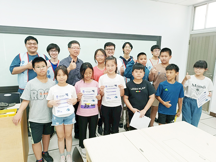「AI職業夢想體驗系列課程」日前於安瀾國小登場,學童透過有趣的實作及互動遊戲,探索科技與職涯。(安瀾國小提供)
