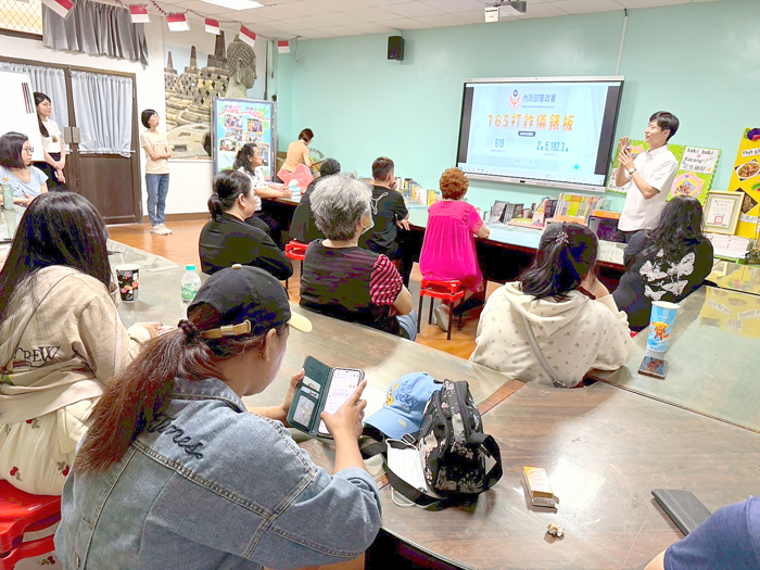 新住民家庭服務中心推廣多元文化之餘不忘宣導防詐。
(社會處提供)