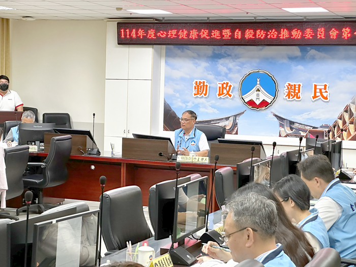 「114年度心理健康促進暨生命關懷推動委員會」第一次會議由副縣長李文良主持,並頒發新任委員聘書。(陳冠霖攝)