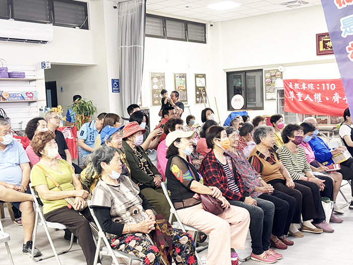 何厝社區舉辦治安座談會。(金湖分局提供)