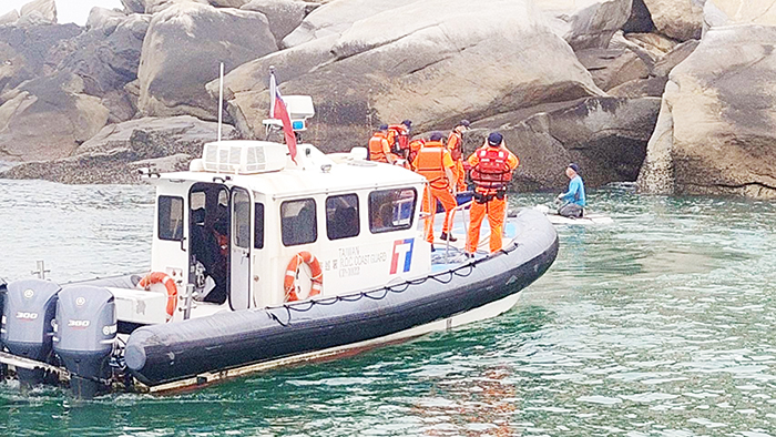 海巡偵獲2名男子企圖偷渡登島。
(海巡署提供)